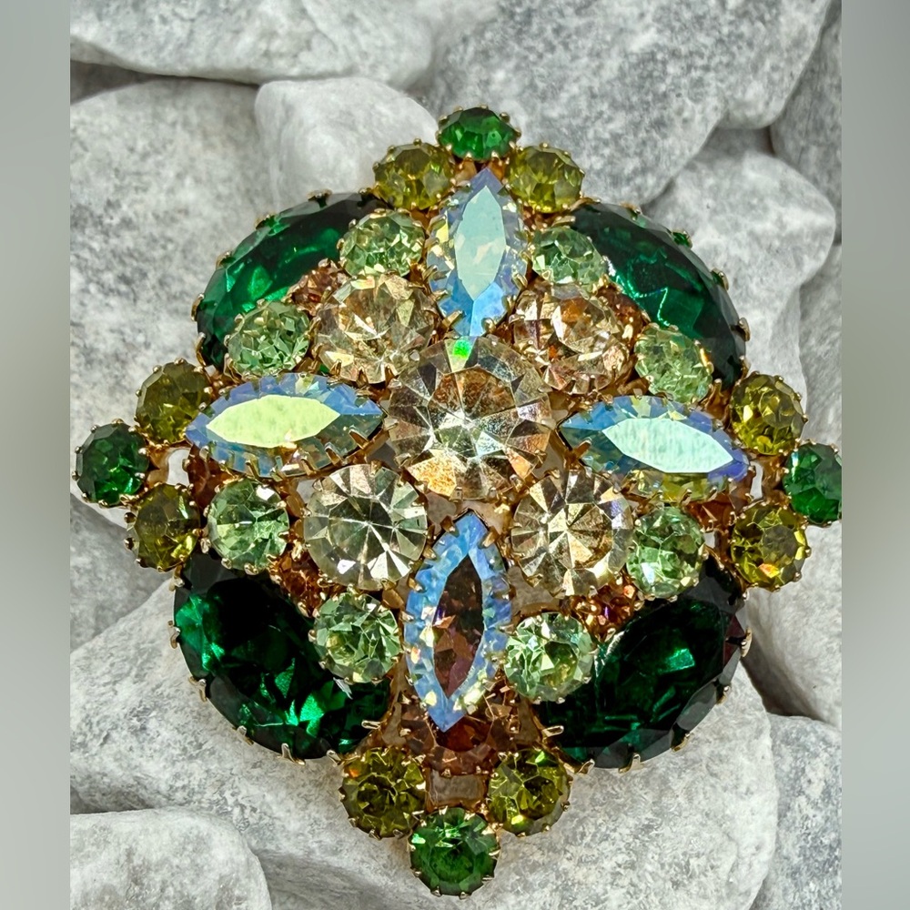 Vintage Juliana Style Green AB Rhinestone Dome Brooch Statement Piece D&E Look - Picture 17 of 17